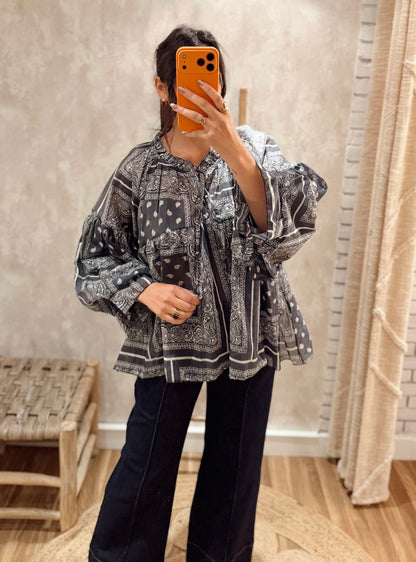 Blusa Paisley “Scarf Print” Fluida