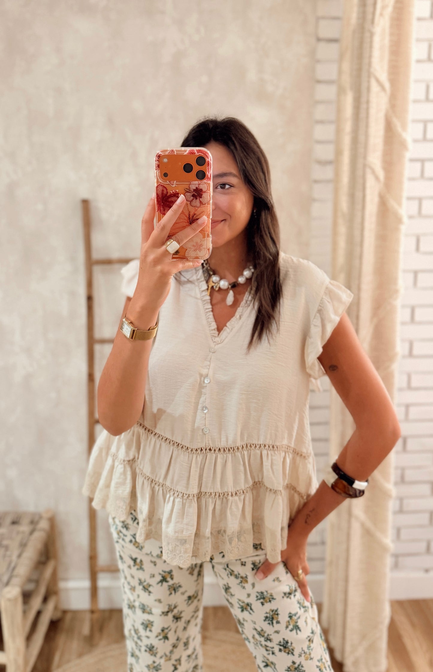 Blusa Romântica com Folhos e Renda