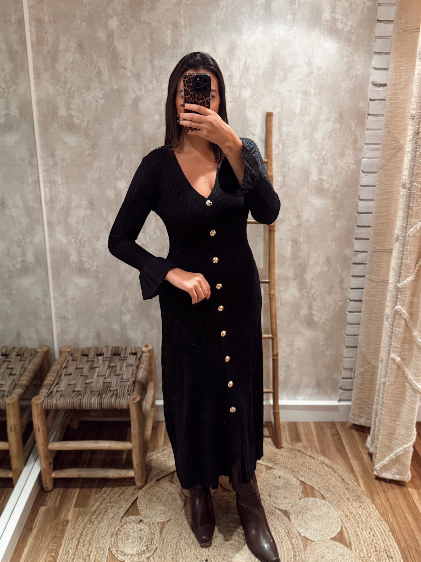 Vestido midi em malha canelada com delicados fios de brilho incorporados