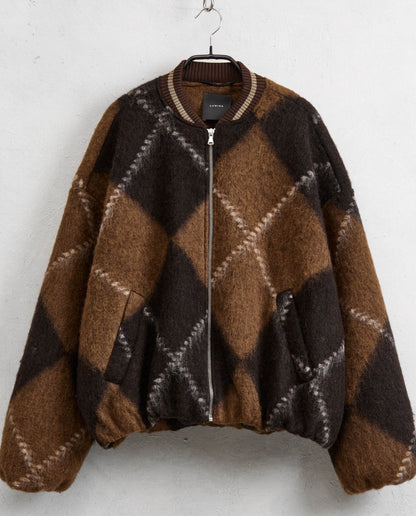 Bomber Lumina em fazenda com pêlo