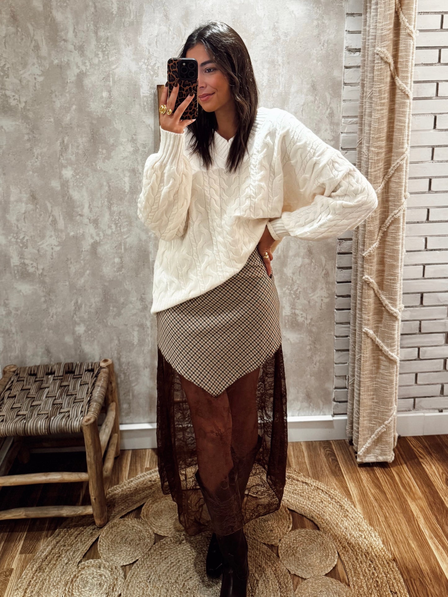 Saia com Renda e Padrão Xadrez