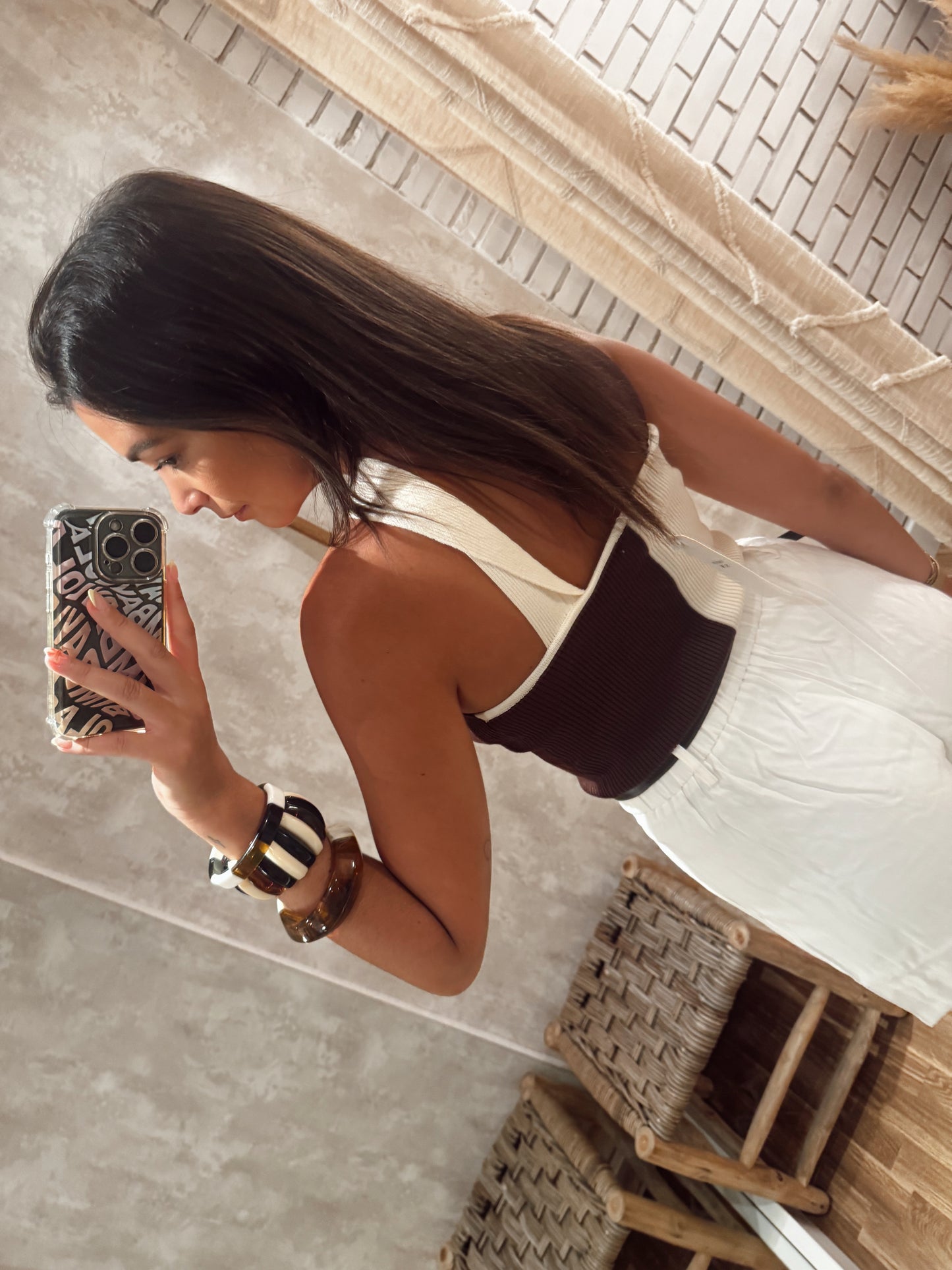 Top cruzado bicolor com detalhe dourado