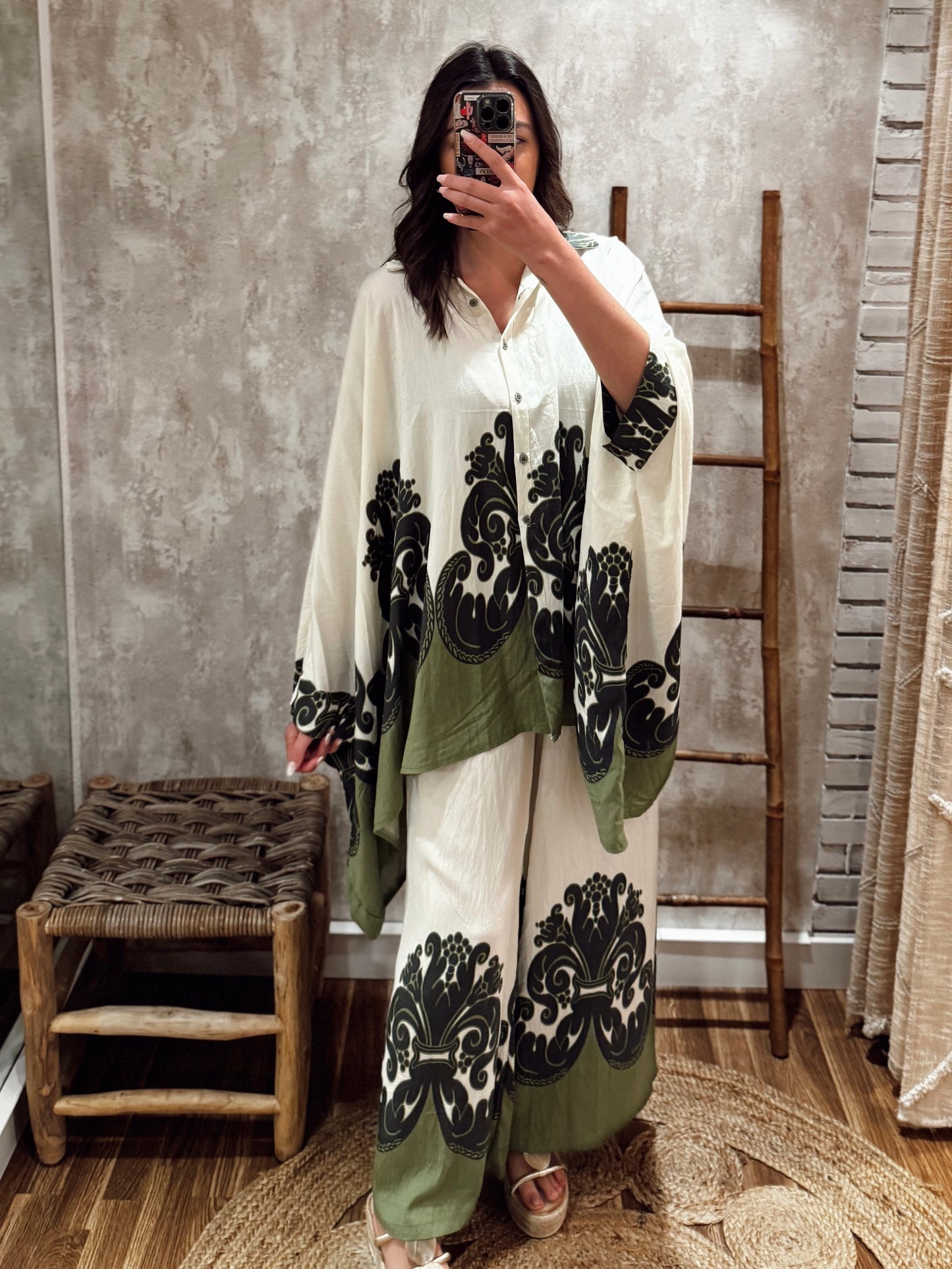 Conjunto de camisa y pantalón