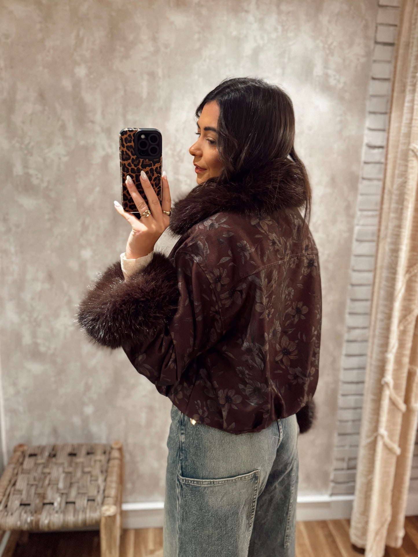 Blusão estilo bomber com padrão floral