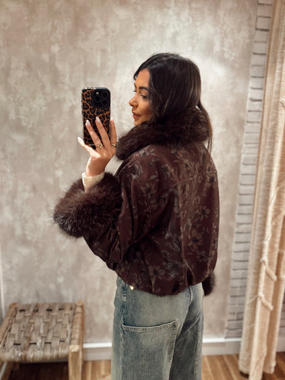 Blusão estilo bomber com padrão floral