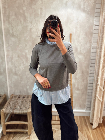 Malha com efeito sobreposição e detalhe de camisa