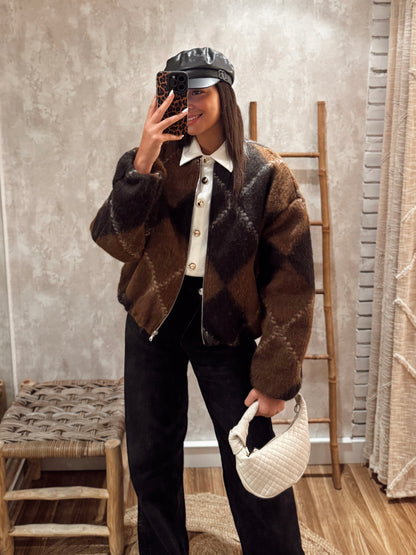 Bomber Lumina em fazenda com pêlo