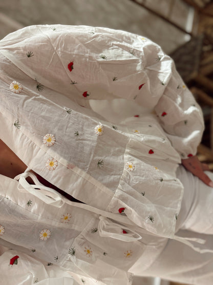 Blusa con flores bordadas