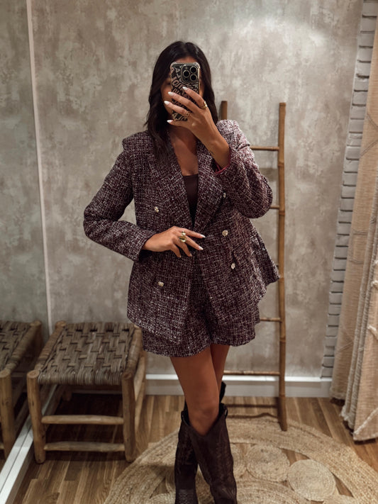 Conjunto estilo tweed composto por blazer e calção- Bordô