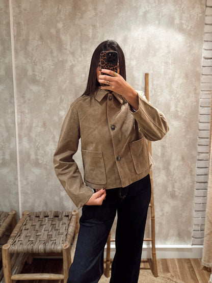 Casaco curto em pele de pêssego