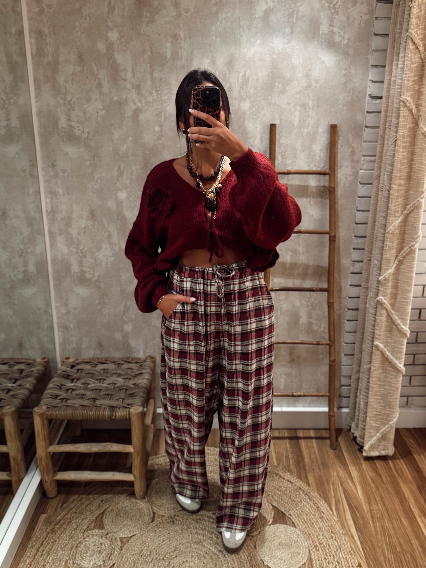 Calças da Lumina em padrão xadrez bordô