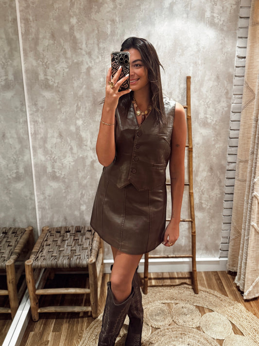 Conjunto de colete e saia em Napa -Castanho