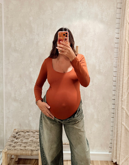 Body manga comprida em licra c/decote quadrado