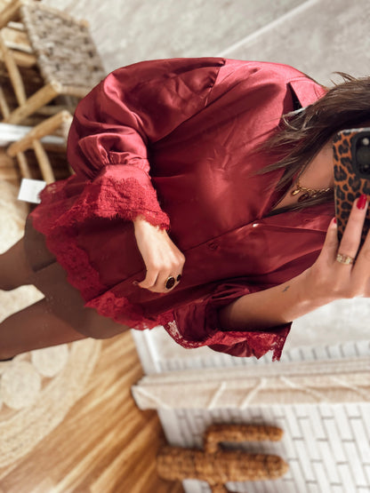 Camiseiro acetinado com renda