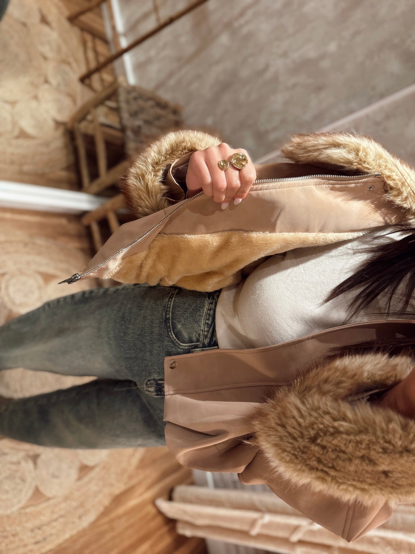 Casaco c/ gola removível, punhos em pelo e interior totalmente forrado- Mochy