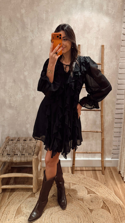 Vestido fluido c/ folhos e cinto incluído
