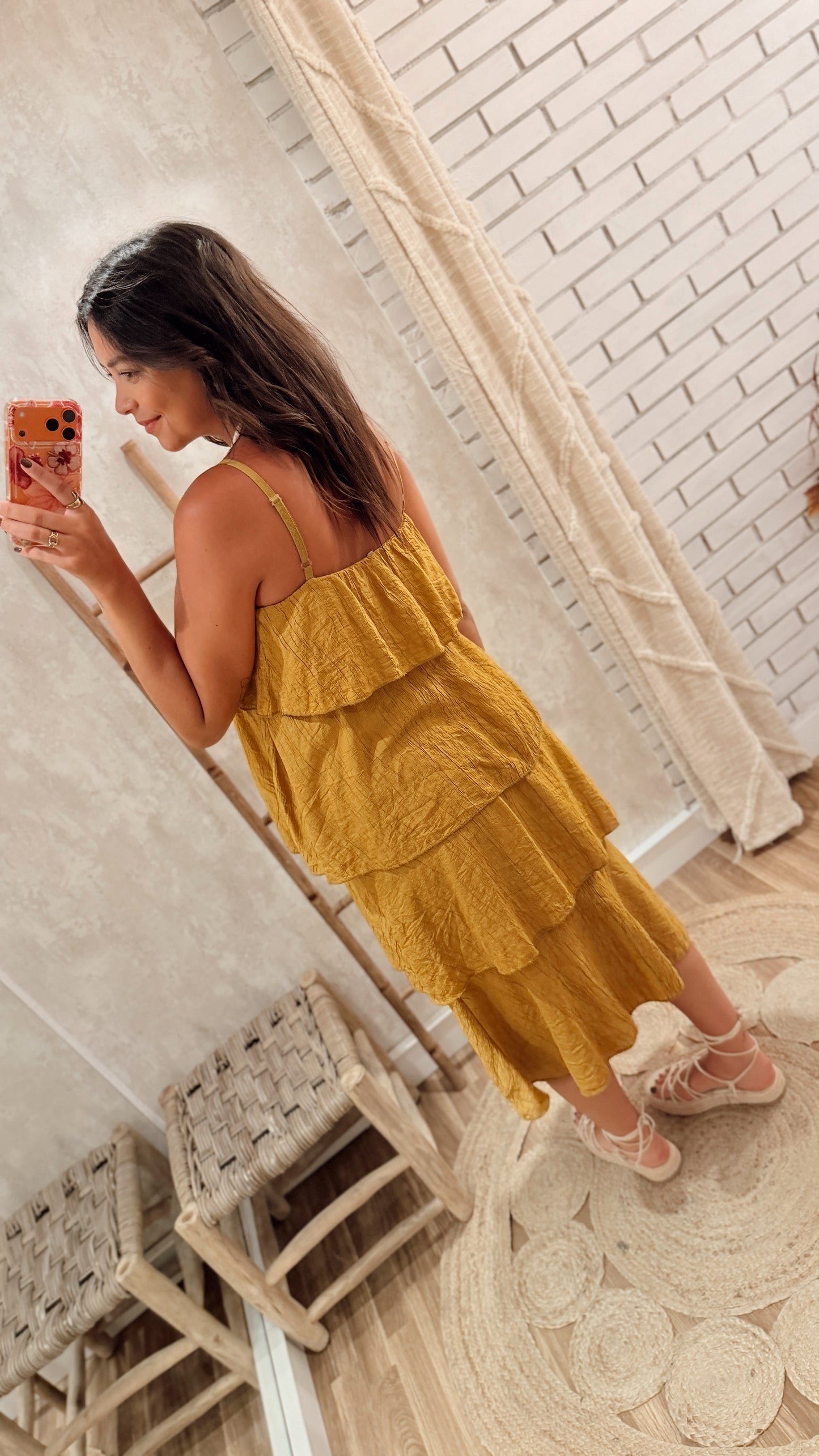 Vestido Midi com Folhos