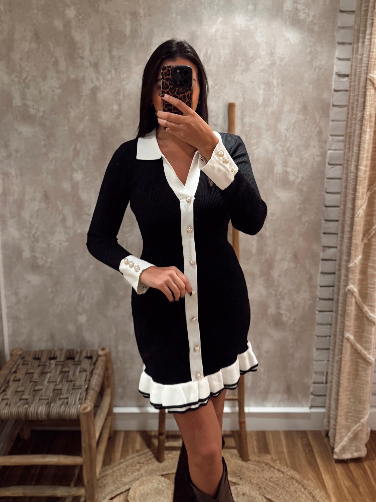 Vestido em malha canelada com detalhe contrastante