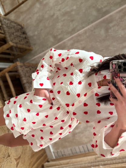 Conjunto de camisa y pantalón corto con corazones