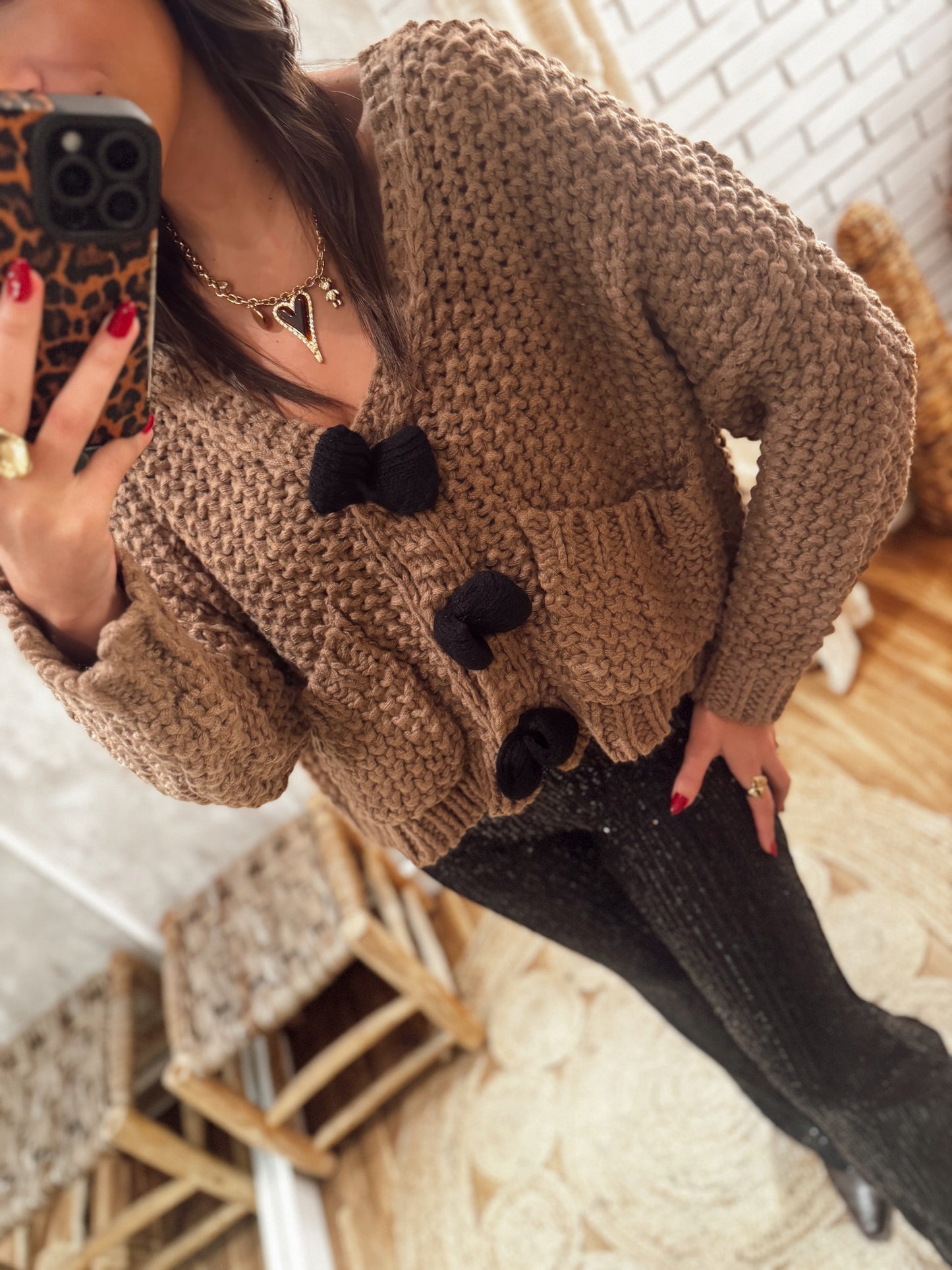 Casaco de malha grossa com textura e laços