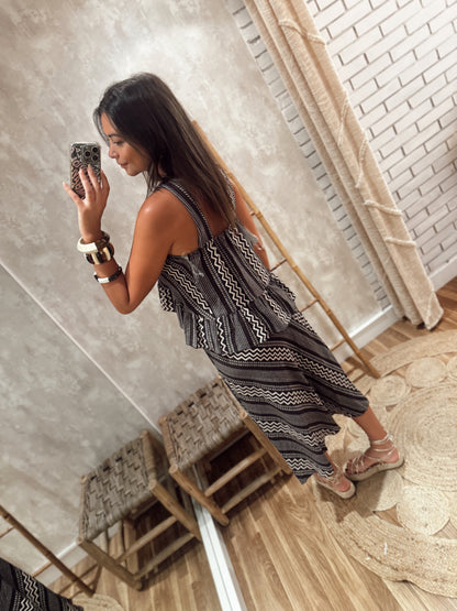 Conjunto de top y falda con volantes (negro y blanco)
