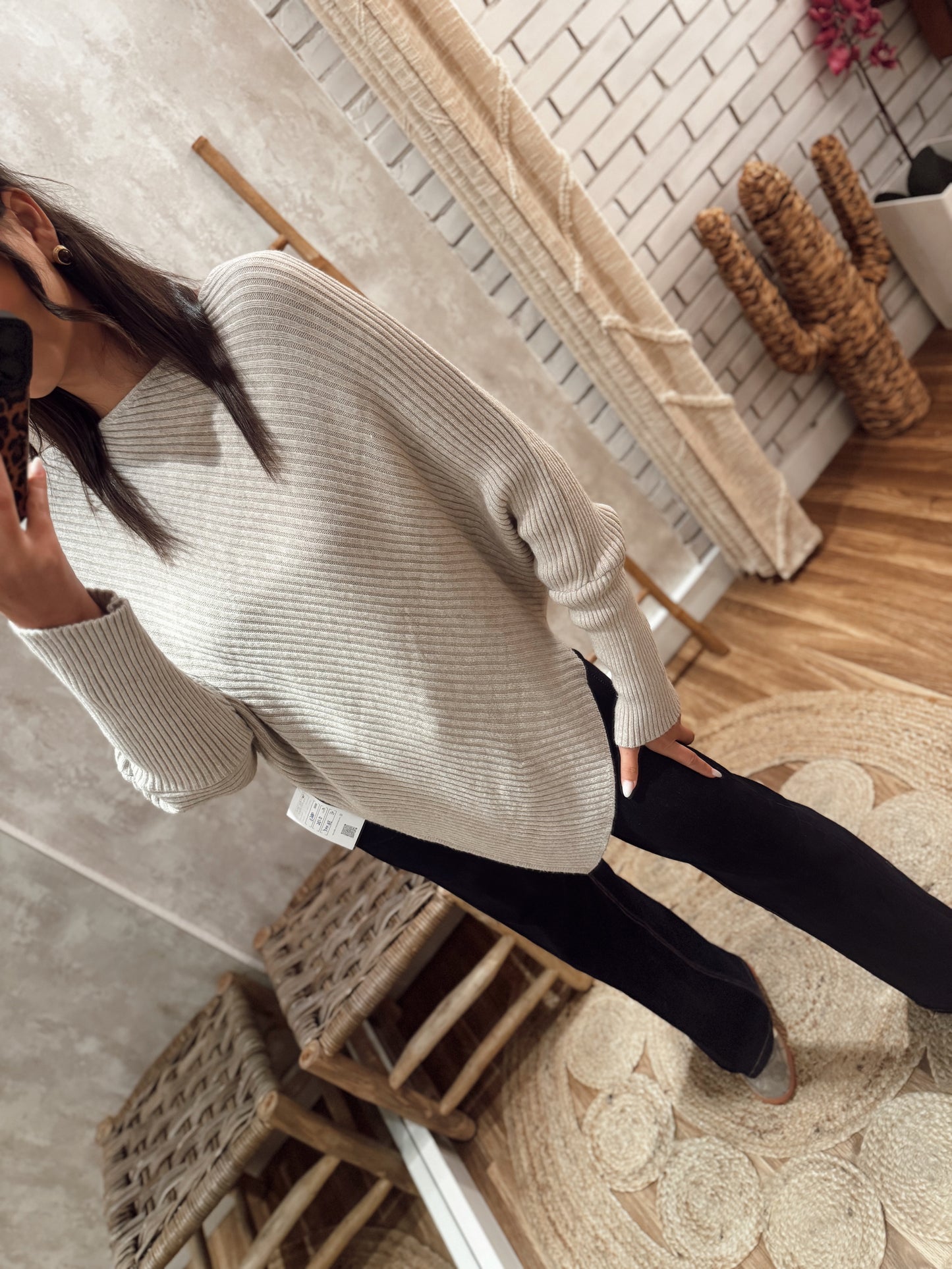 Camisola em malha macia com efeito poncho em bico