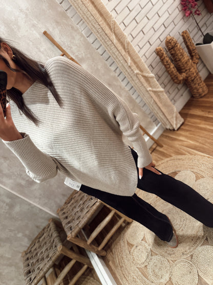 Camisola em malha macia com efeito poncho em bico