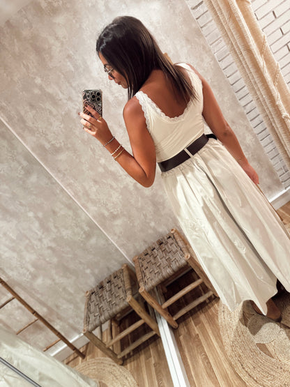 Falda midi en tejido estilo gabardina con cinturón