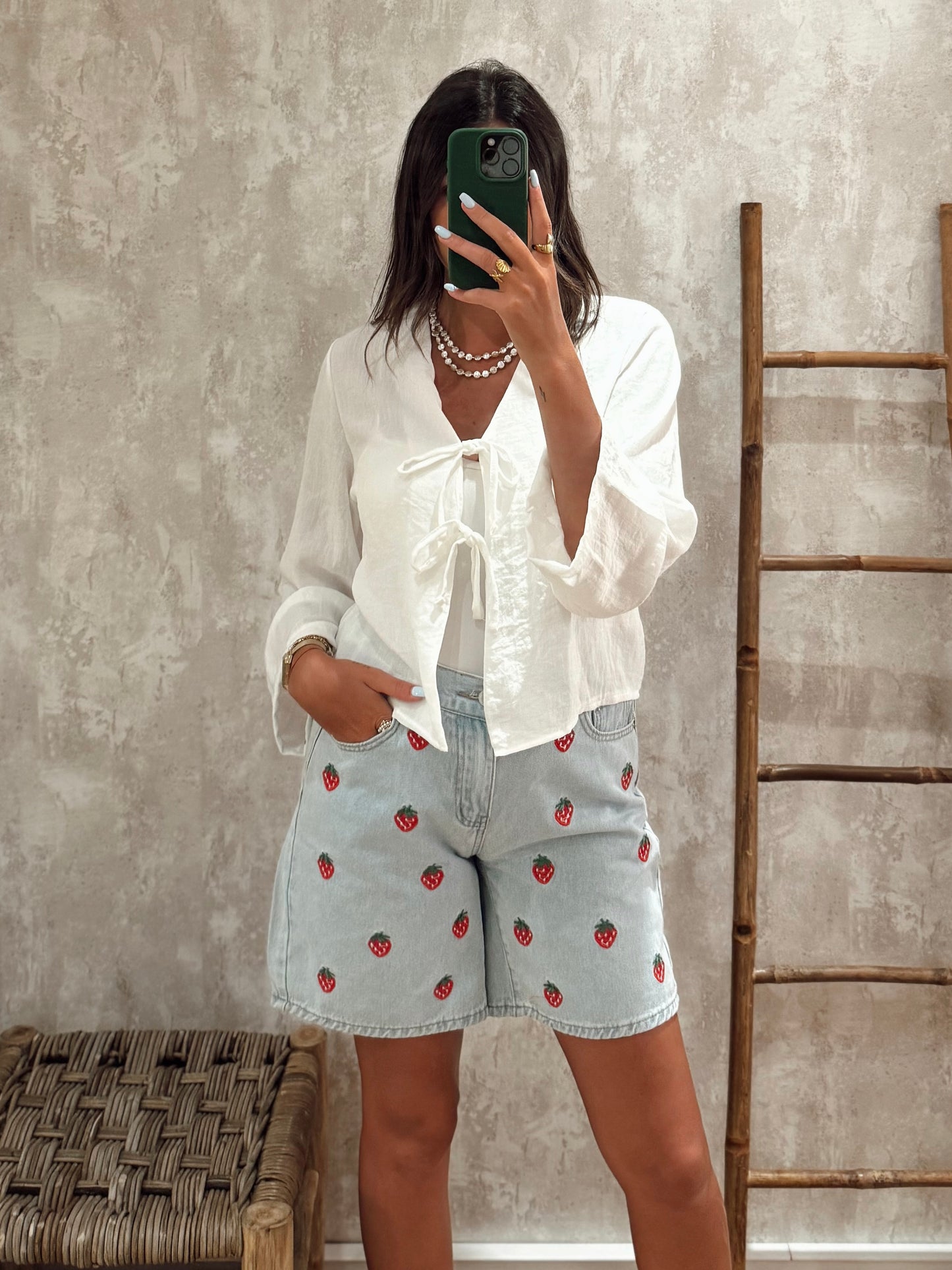 Blusa com Atilhos e Mangas Compridas