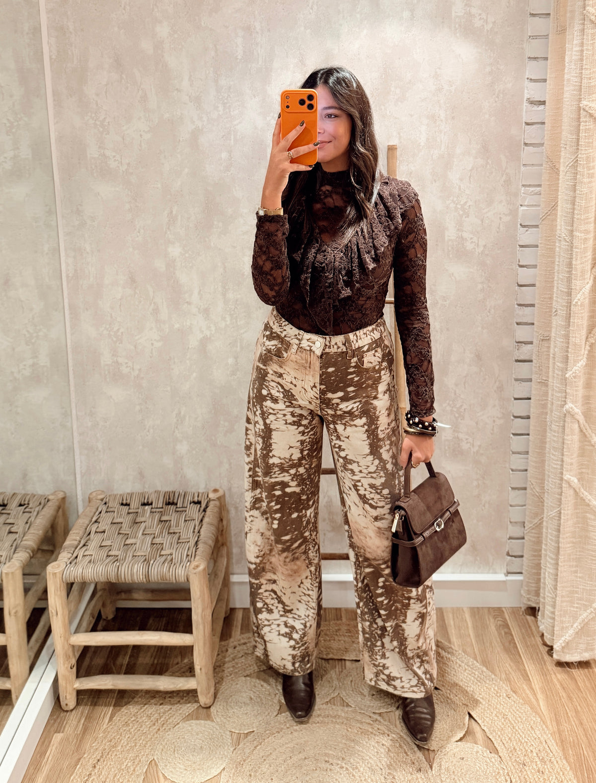 Blusa Rendada com Folhos