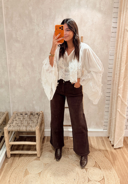 Jeans Straight Leg Cardados com Pelo