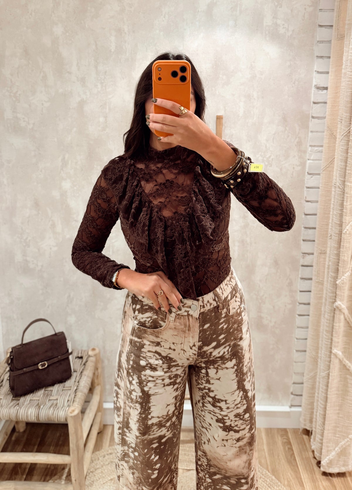 Blusa Rendada com Folhos
