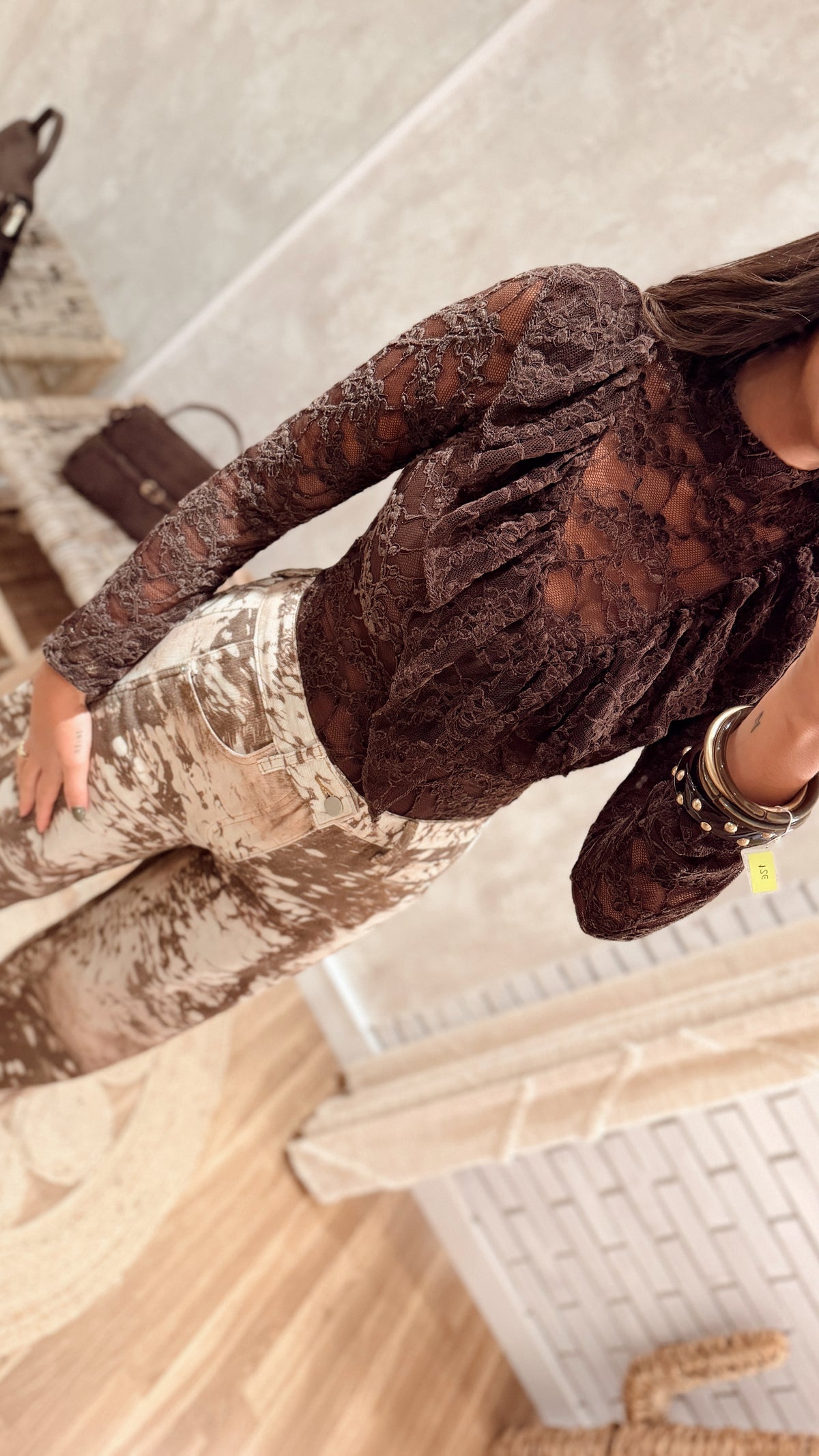 Blusa Rendada com Folhos